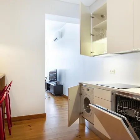 Apartment Chiado Stylish Bright With Ac